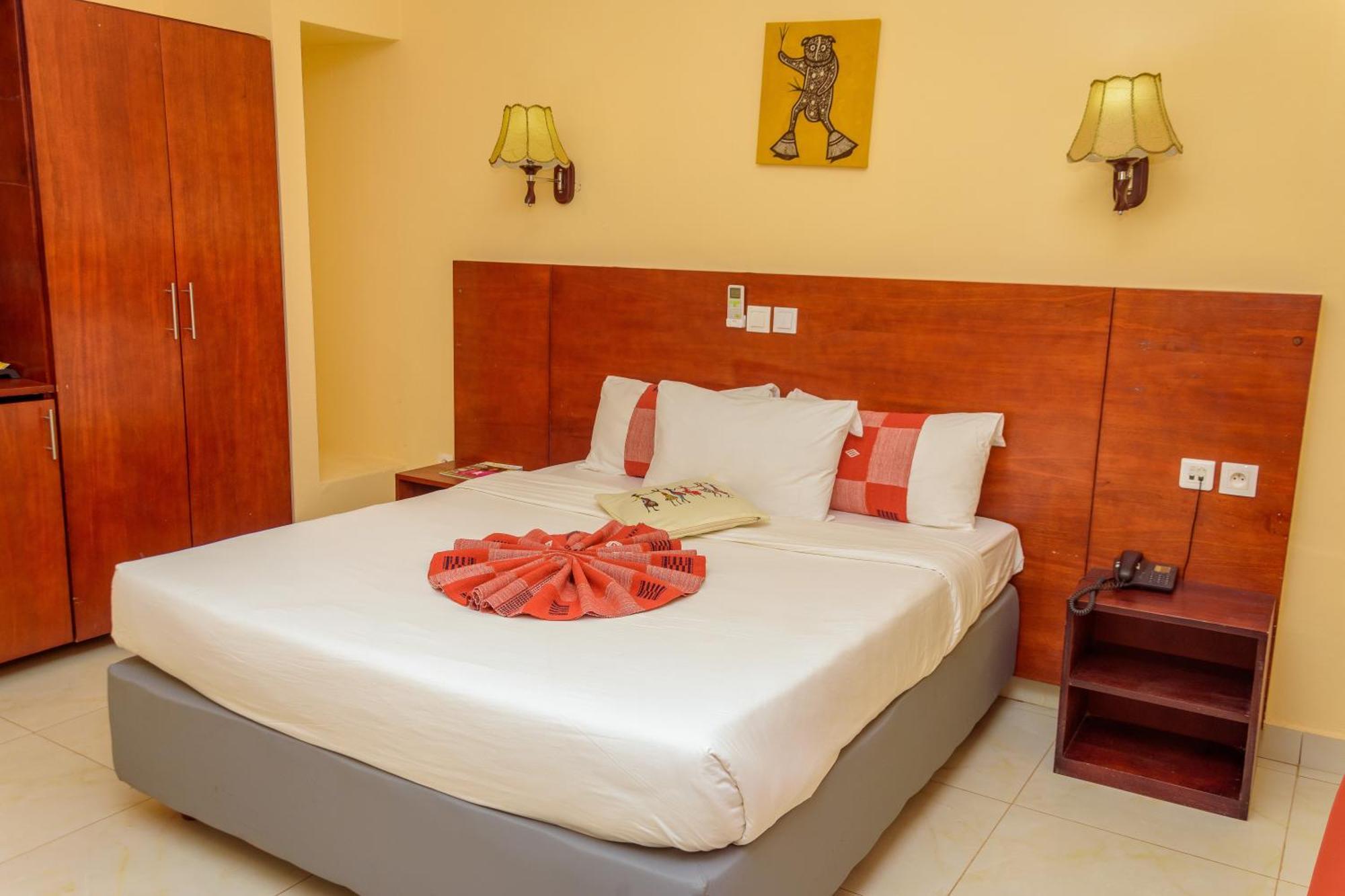 Hotel La Rose Blanche Korhogo Exteriér fotografie