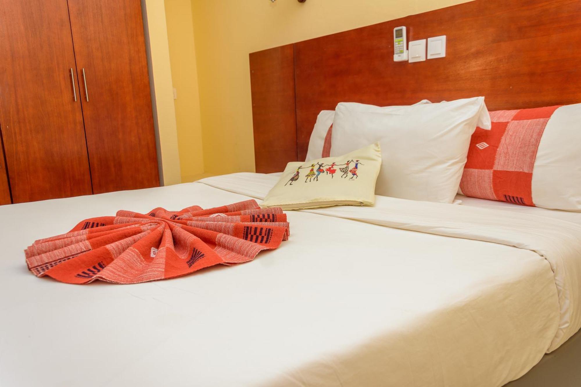 Hotel La Rose Blanche Korhogo Exteriér fotografie
