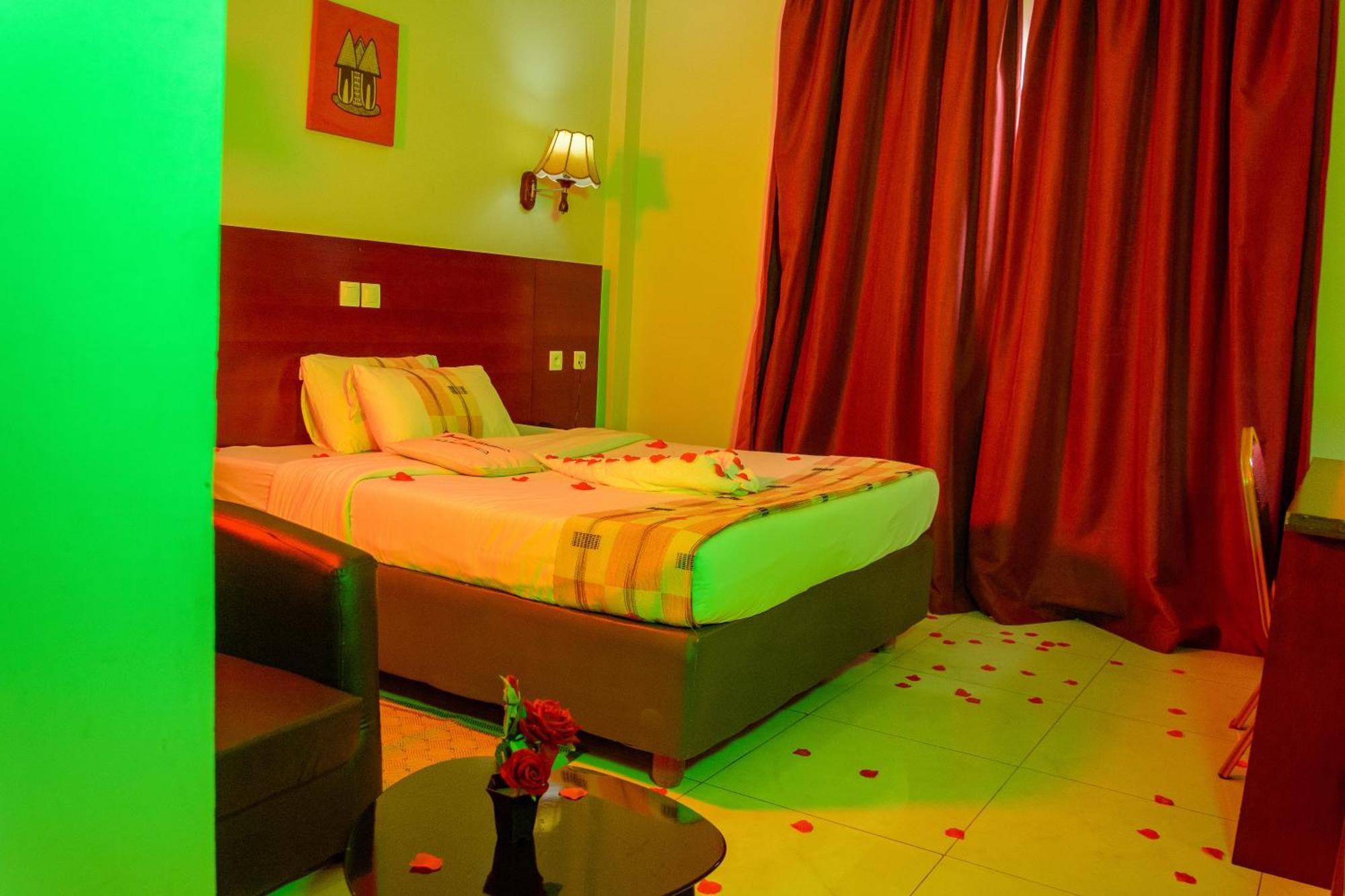 Hotel La Rose Blanche Korhogo Exteriér fotografie