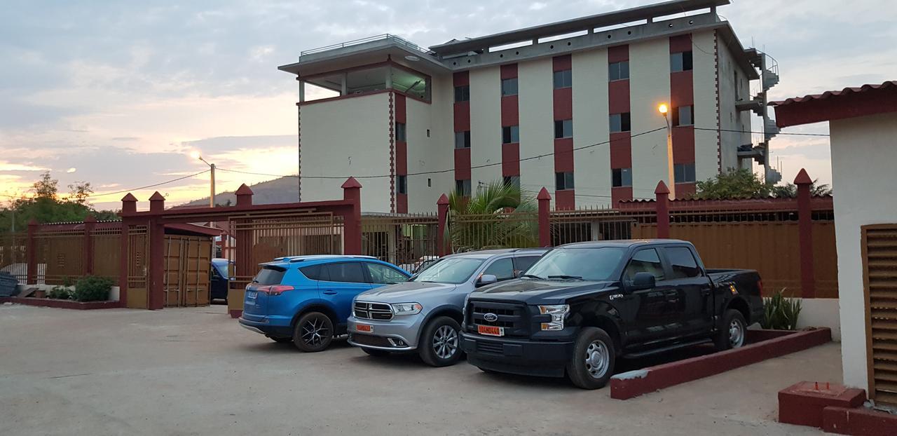 Hotel La Rose Blanche Korhogo Exteriér fotografie