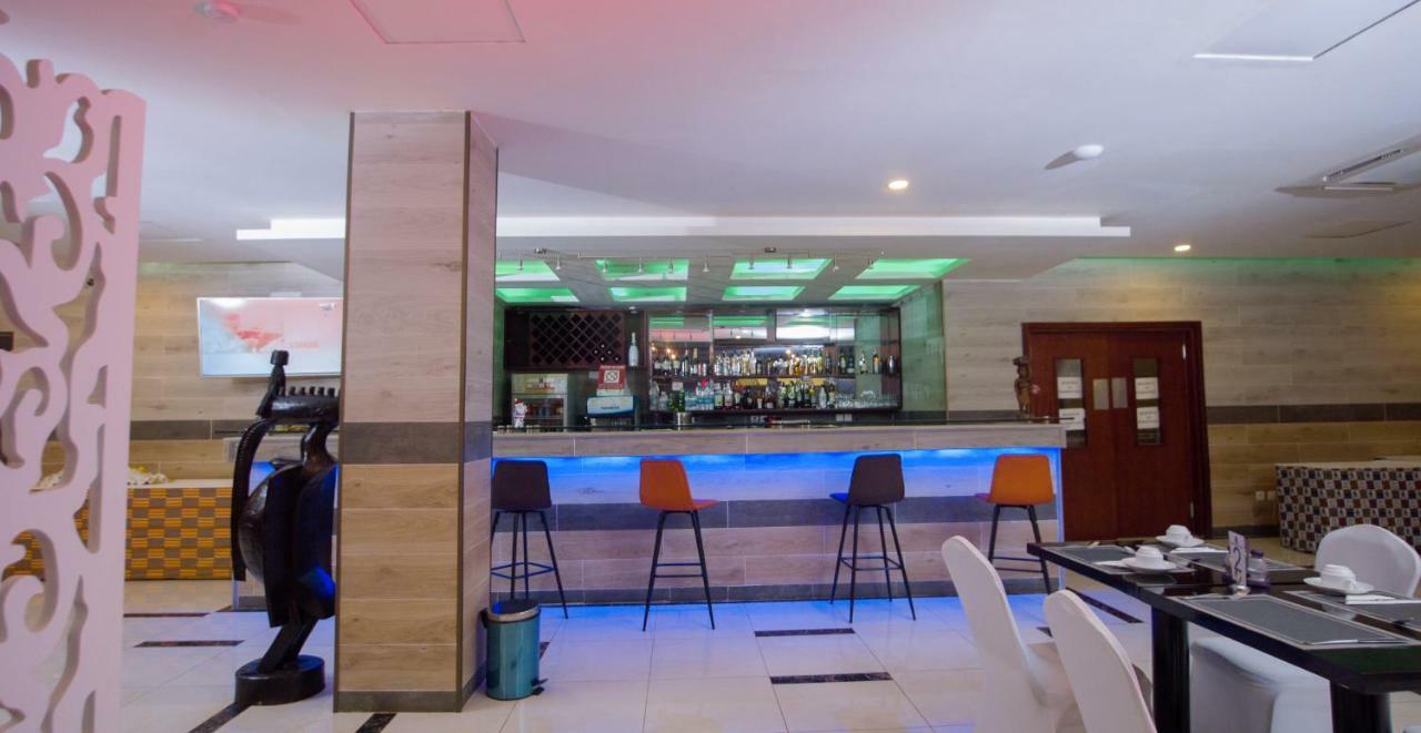 Hotel La Rose Blanche Korhogo Exteriér fotografie