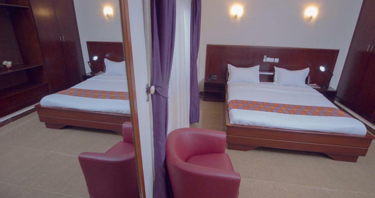 Hotel La Rose Blanche Korhogo Exteriér fotografie